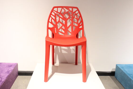 Хорошая цена Современный дизайнерский стул. Современный пластиковый стул. Минималистичное современное решение для сидения. Идеально подходит для спален в квартирах и учебных зон. онлайн