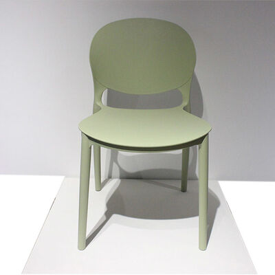 Хорошая цена Легкий в уходе современный пластиковый стул с современным дизайном, идеально подходящий для библиотек, читальных залов и учебных зон онлайн