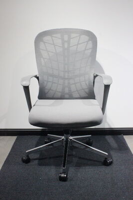 Хорошая цена Черное офисное поворотное кресло на колесиках, 11 кг, эргономичный дизайн, регулируемая высота, удобное сиденье, подходит для конференц-залов онлайн